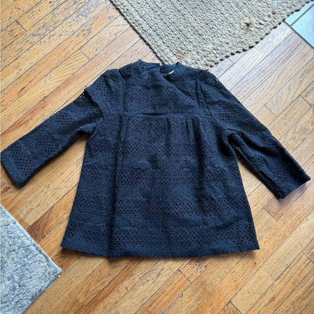 Vineyard Vines Women’s Black Eyelet Top size: 8